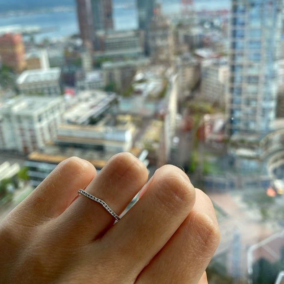 Diamond ring - Picture 1 of 4